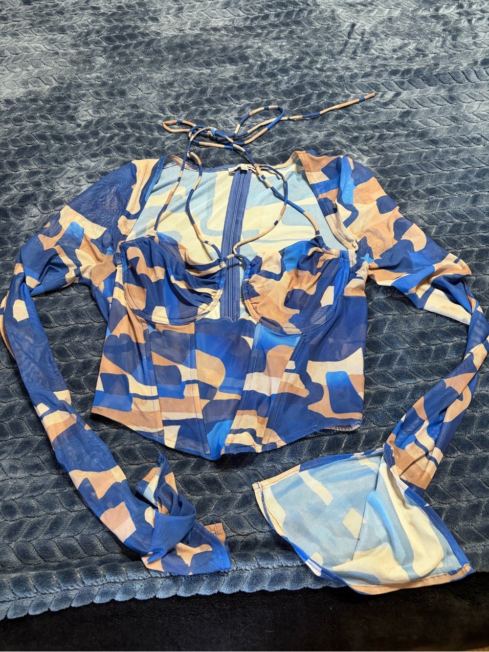 Women's Blue and Tan Abstract Print Long-Sleeve Crop Top